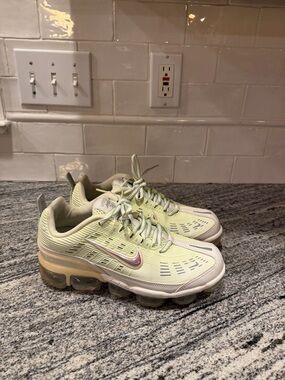 Women’s Nike Air VaporMax 360 'Barely Volt' Running Shoes CQ4538-700 Size 9